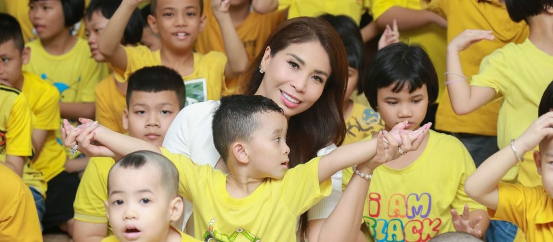 1 - Lý Hương và con đỡ đầu (1)