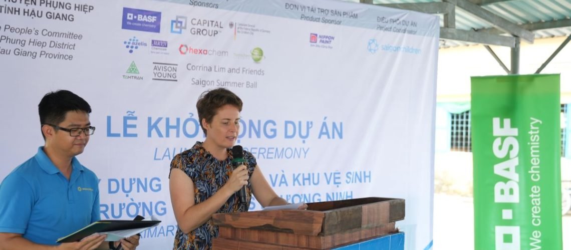 Phu_nu_hien_dai_ba_eva_katharina_tong_lanh_su_quan_duc