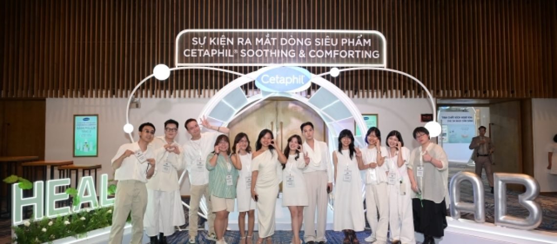 Phu_nu_hien_dai_cetaphil_02