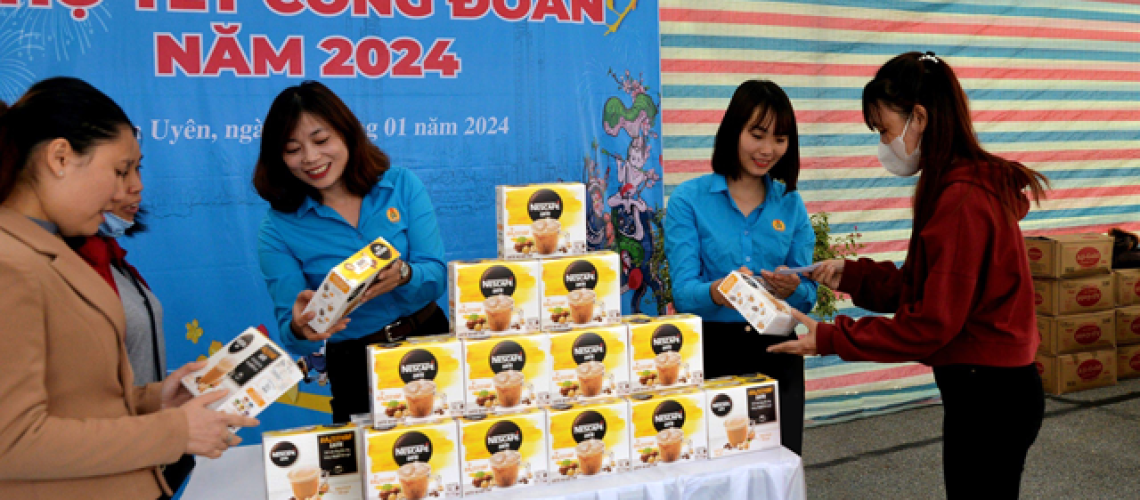 Sản phẩm của Nestlé Việt Nam được tặng cho người lao động tại chợ Tết Công Đoàn do Liên Đoàn Lao động tỉnh Lai Châu tổ chức