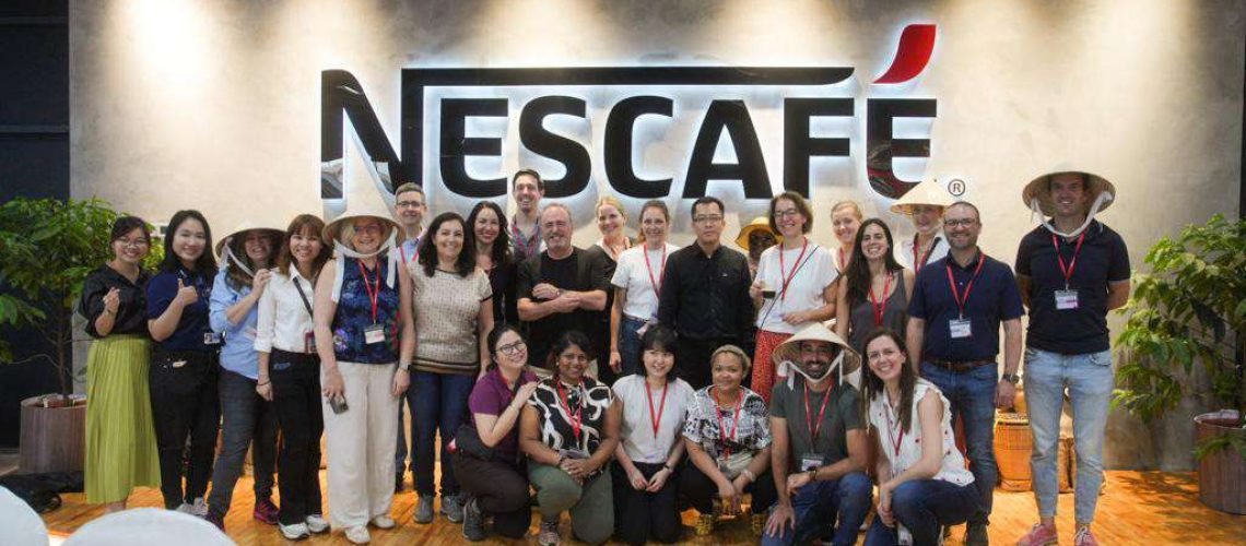 Đoàn phóng viên quốc tế thăm quan Trung tâm Thông tin NESCAFÉ thuộc nhà máy Trị An, tỉnh Đồng Nai